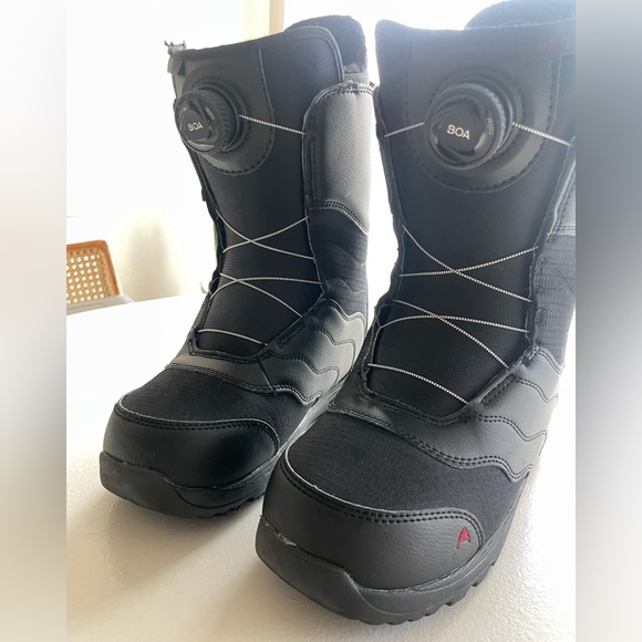 Burton women Mint boa snowboard boots. - Picture 5 of 9